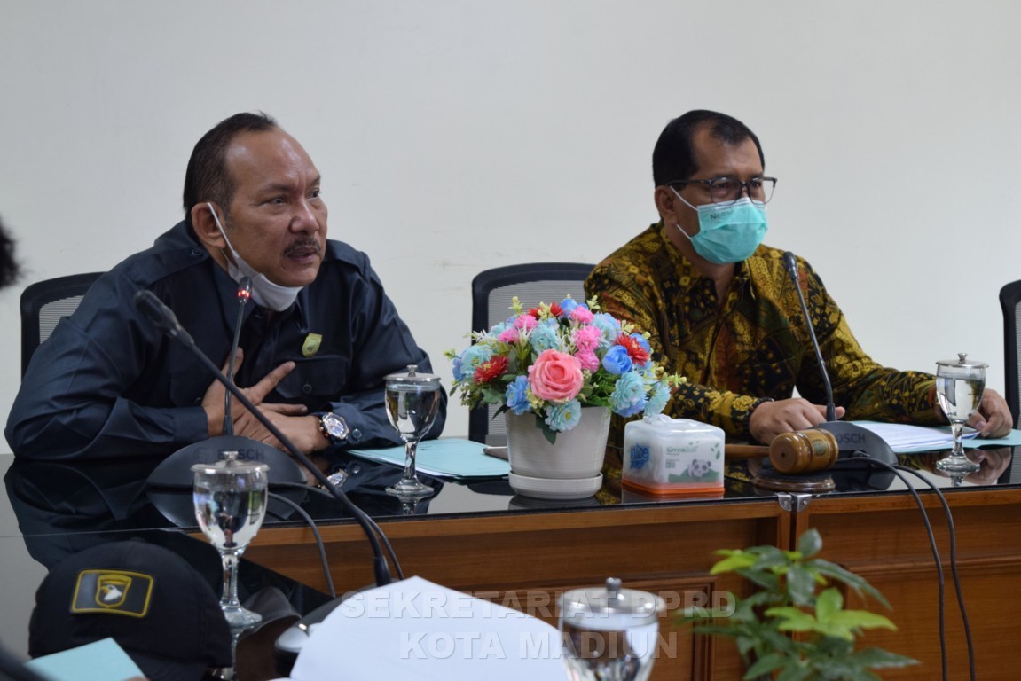 RAPAT INTERNAL BAPEMPERDA DPRD KOTA MADIUN MEMBAHAS RAPERDA INISIATIF ...